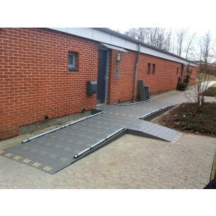 Specialtilpassede kørestolsramper